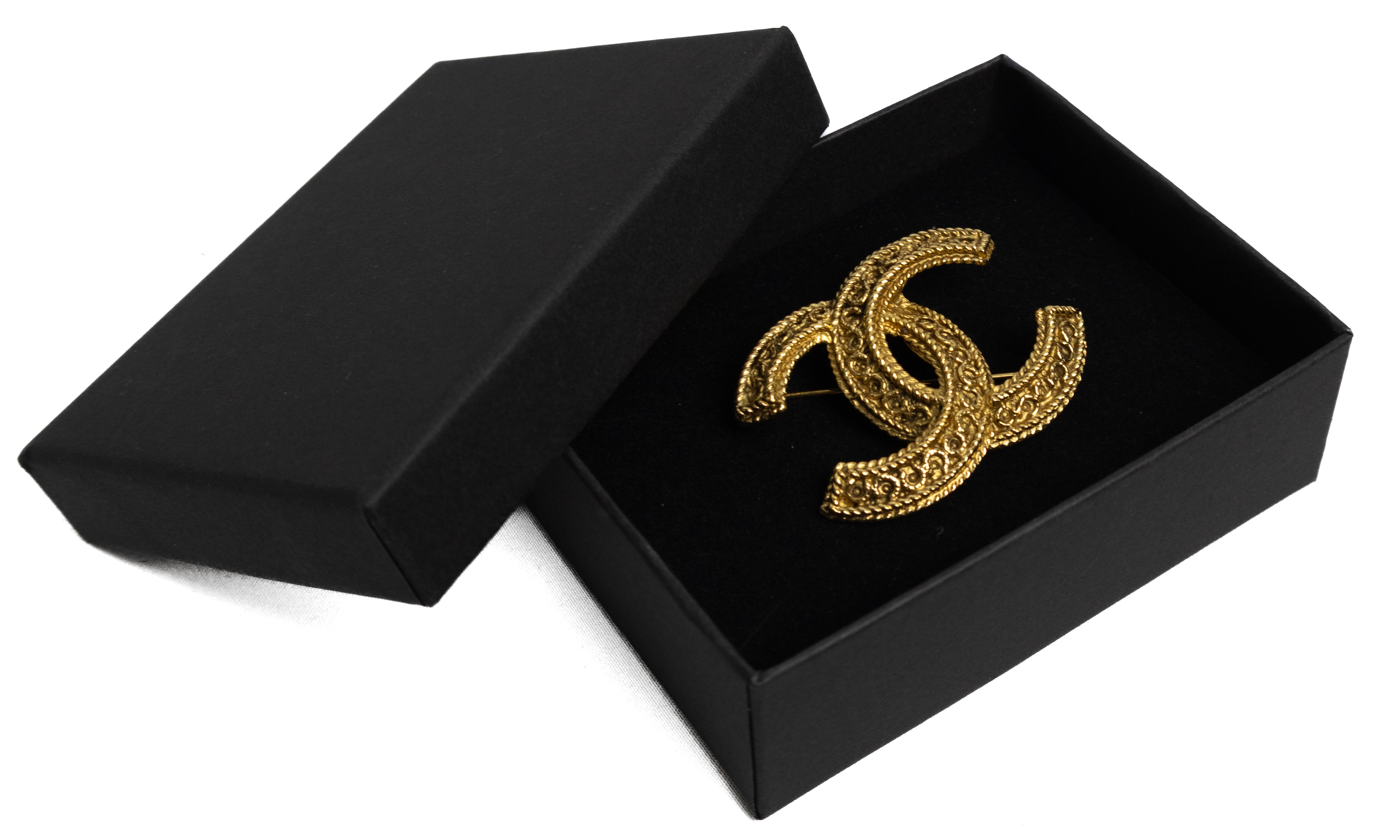 Chanel brooch vintage gold