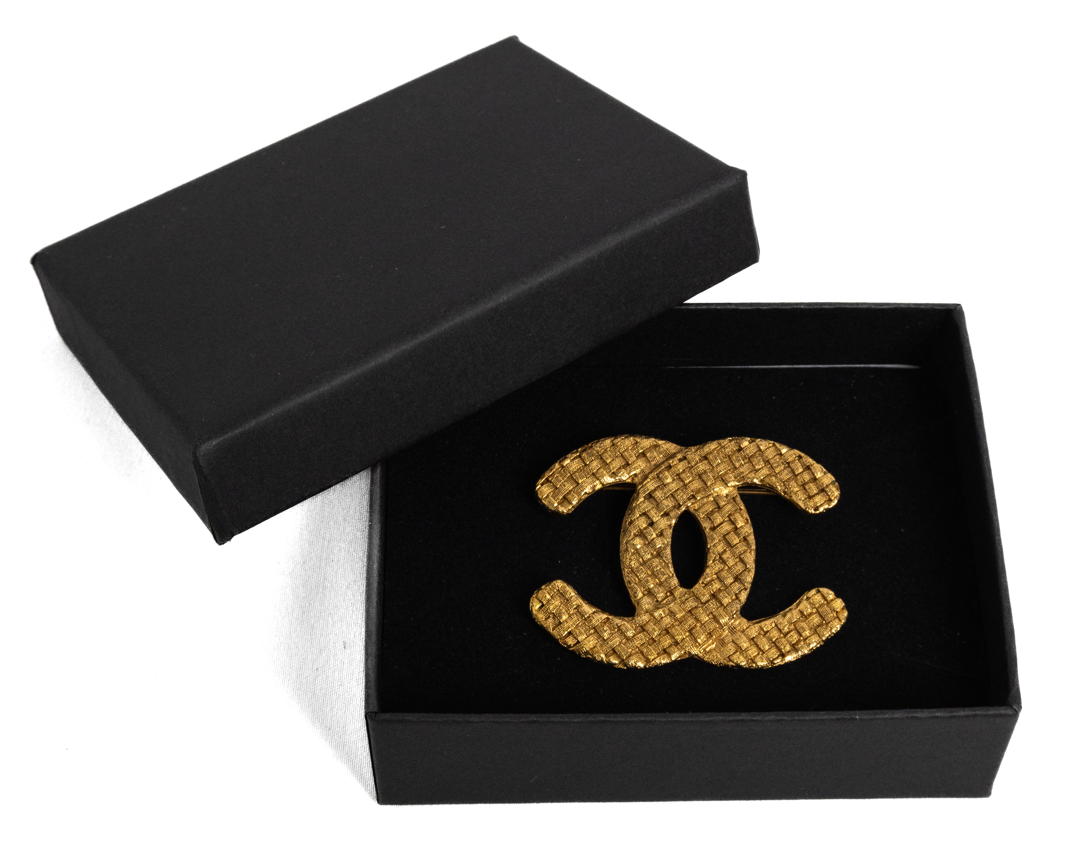 Vintage chanel brooch gold