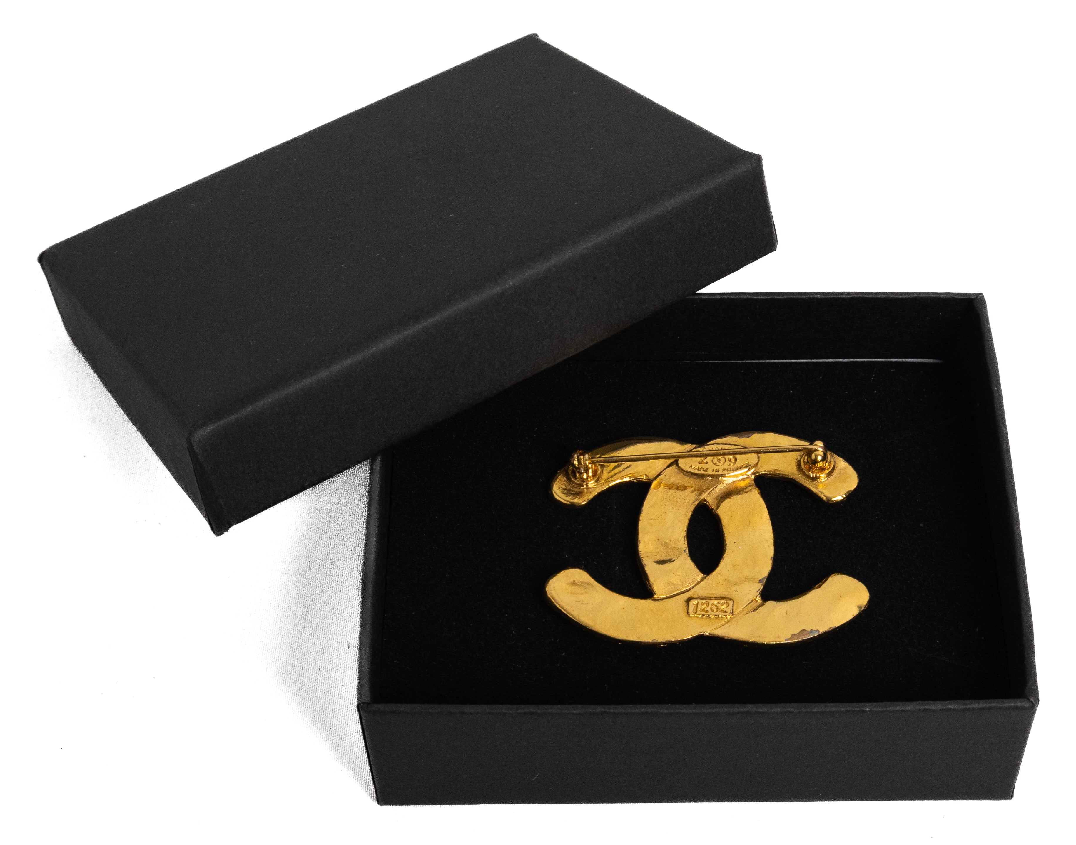 Chanel Broche