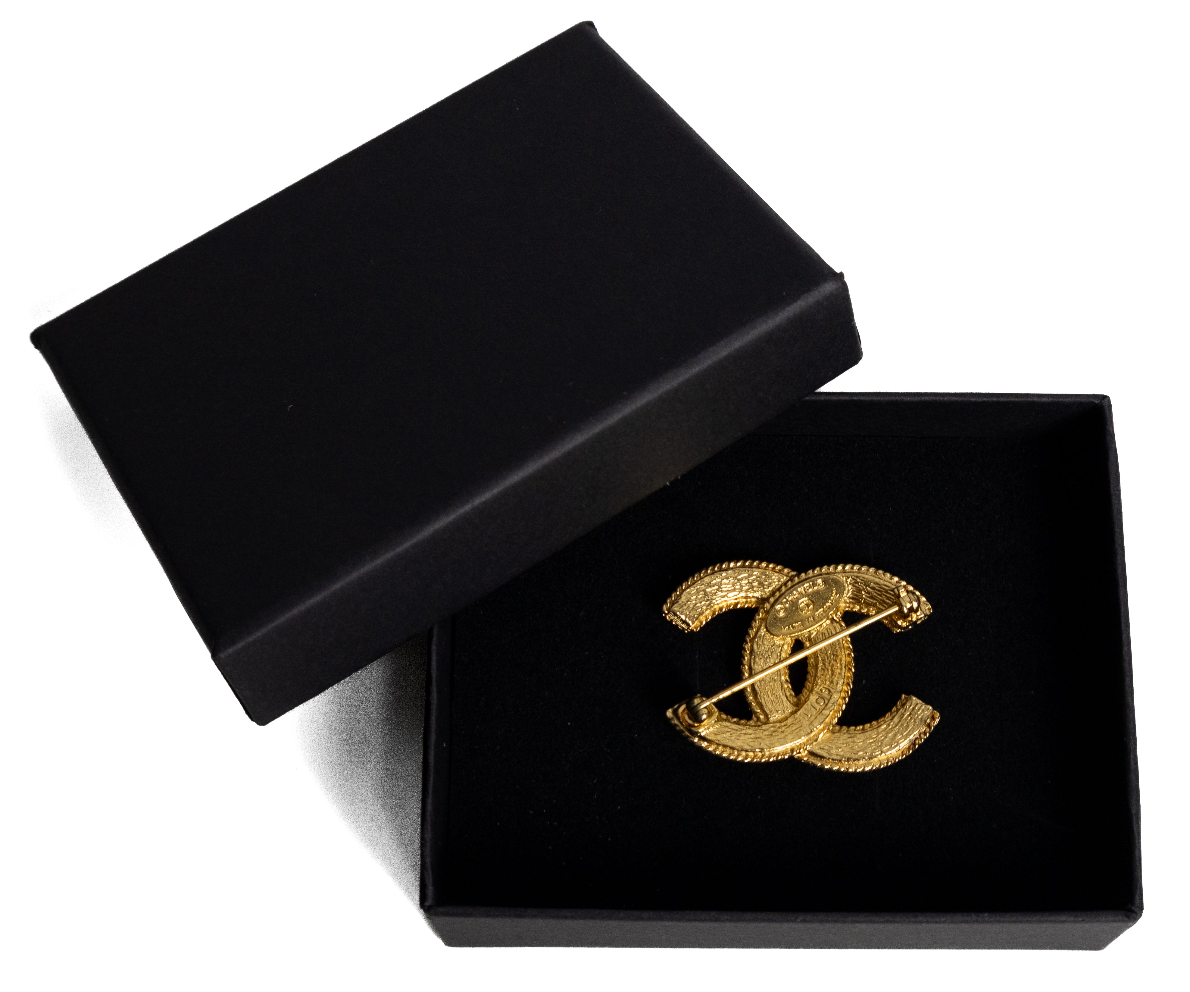 Chanel Broche