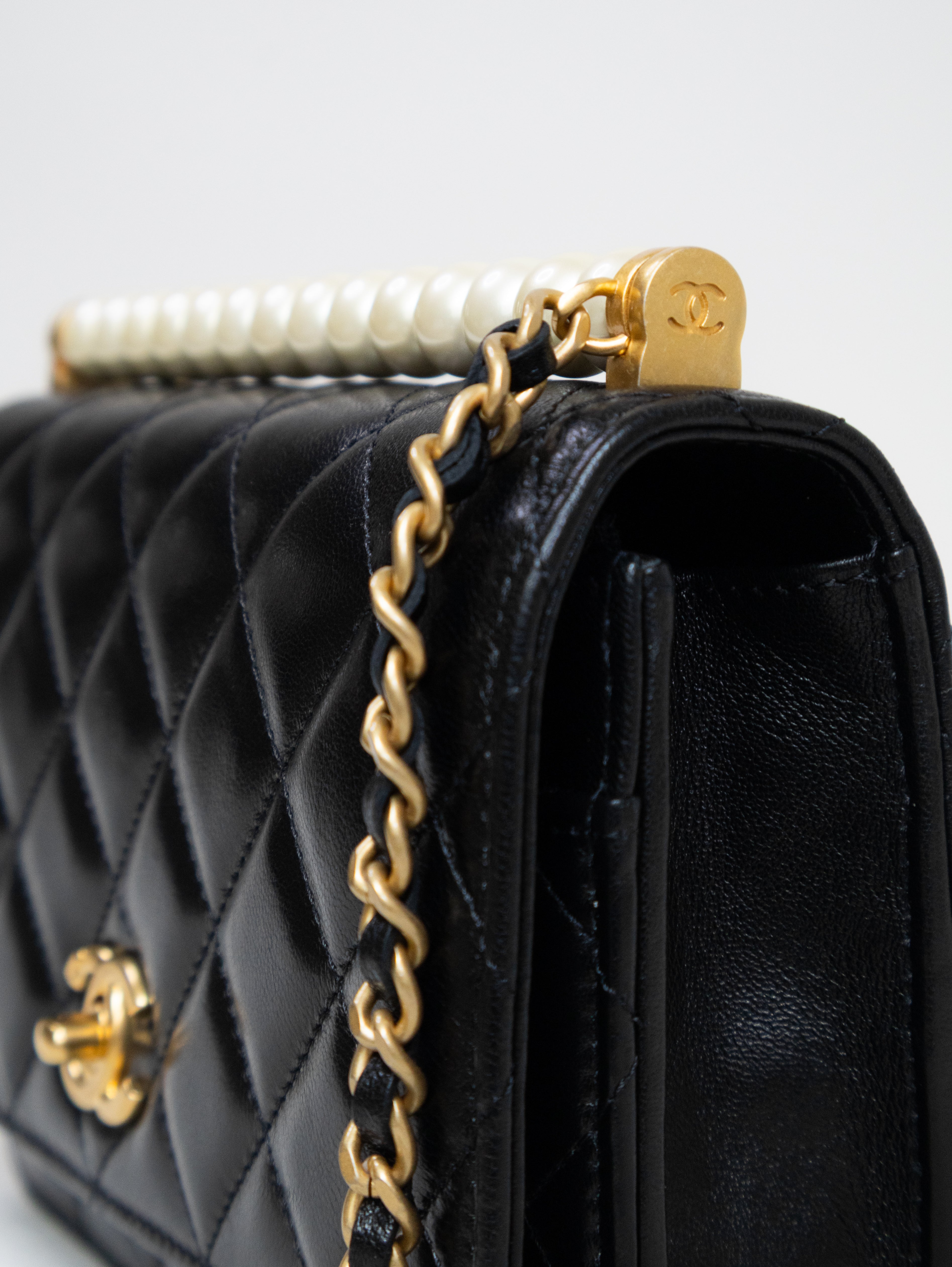 Chanel wallet on chain SS 25P pearls tophandle