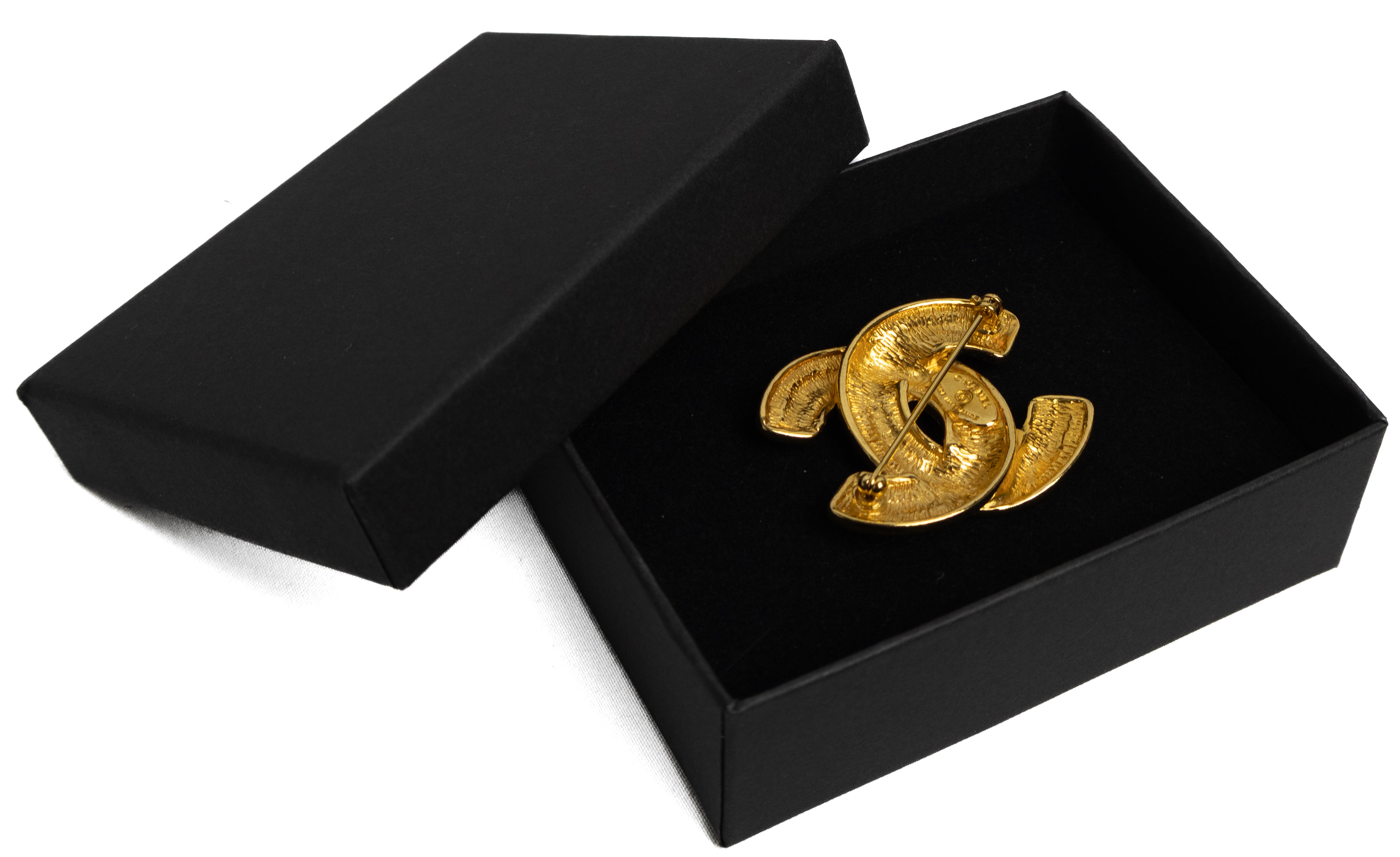 Vintage chanel broche gold